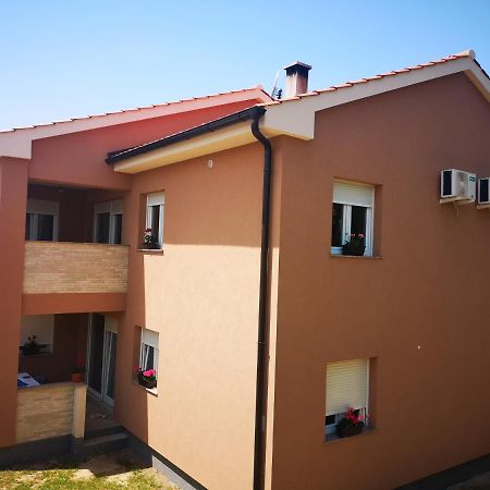 Apartmani Manda Omišalj المظهر الخارجي الصورة